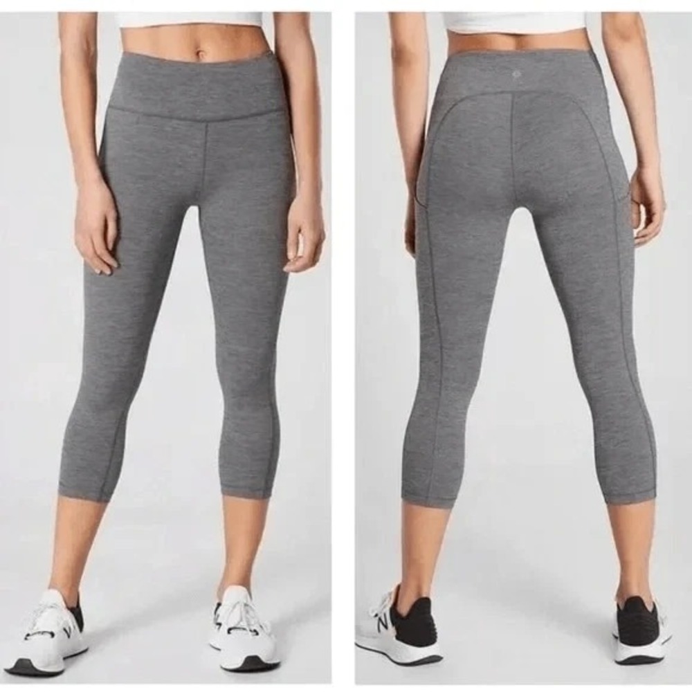 Athleta Ultimate Stash Capri Leggings Womens XS Gray Mid Rise Pocket Yoga Run